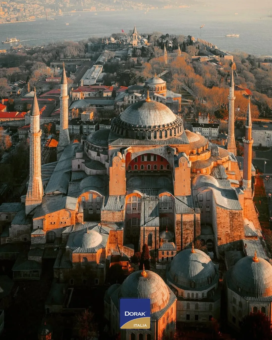 Maestosa, storica, senza tempo… Ayasofya è uno dei monumenti più iconici al mondo. Costruita nel VI secolo, ha attraversato secoli di storia come basi